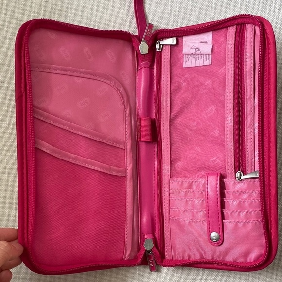 LUG Tango Quilted Pink Travel Wallet - Picture 6 of 9